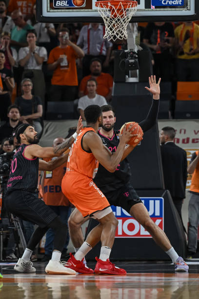 泰山队后防 泰山队后防